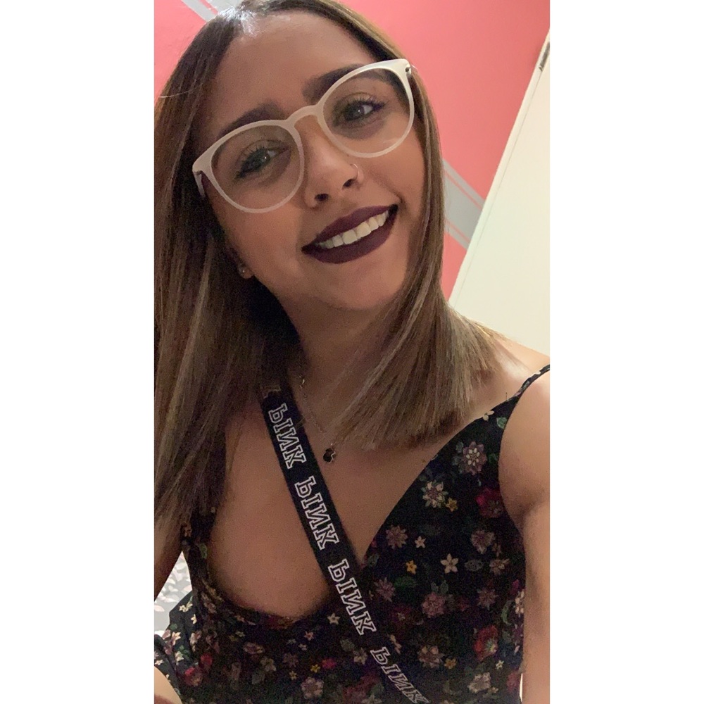 Meet your Posher, Joanelis